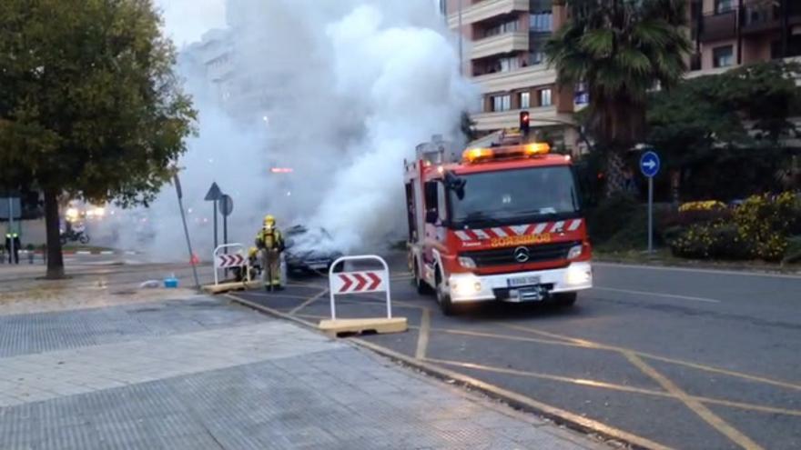 Arde un coche en Cáceres