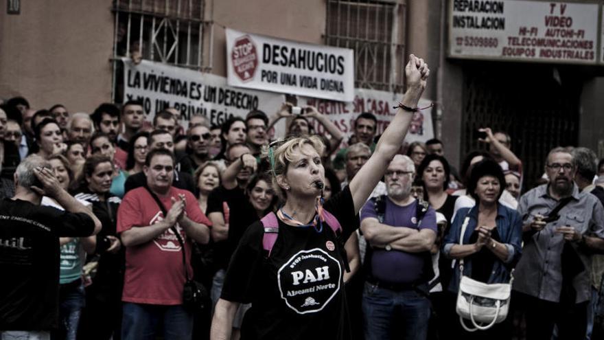 Una de las protestas de la PAH y Stop Desahucios en Alicante