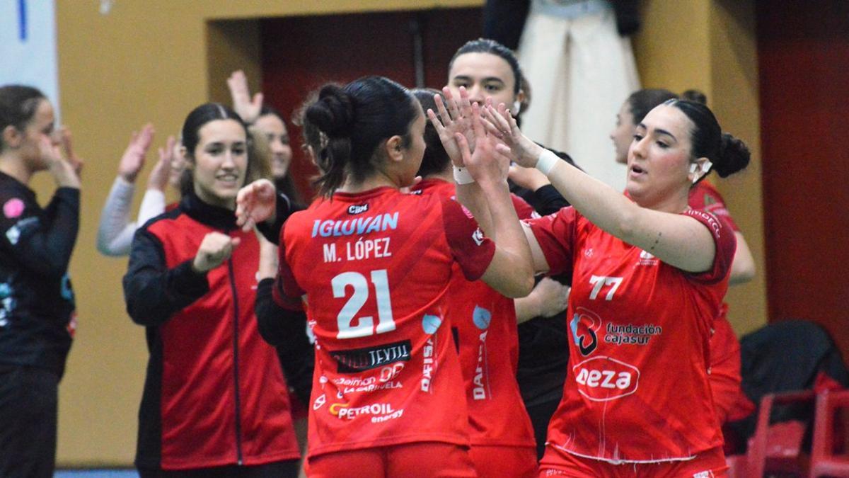 El Deza Córdoba Balonmano, durante un encuentro.