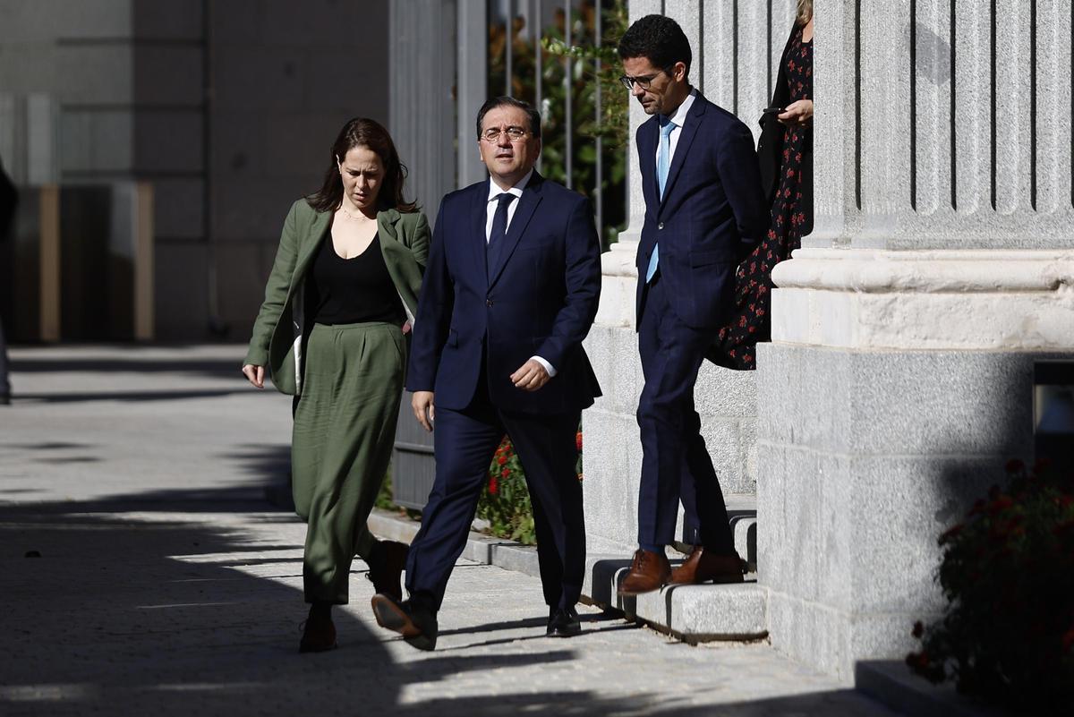 MADRID, 06/11/2024.- El ministro de Asuntos Exteriores, Unión Europea y Cooperación, José Manuel Albares, realiza declaraciones a los medios de comunicación sobre los resultados de la elecciones presenciales en EEUU, este miércoles en Madrid