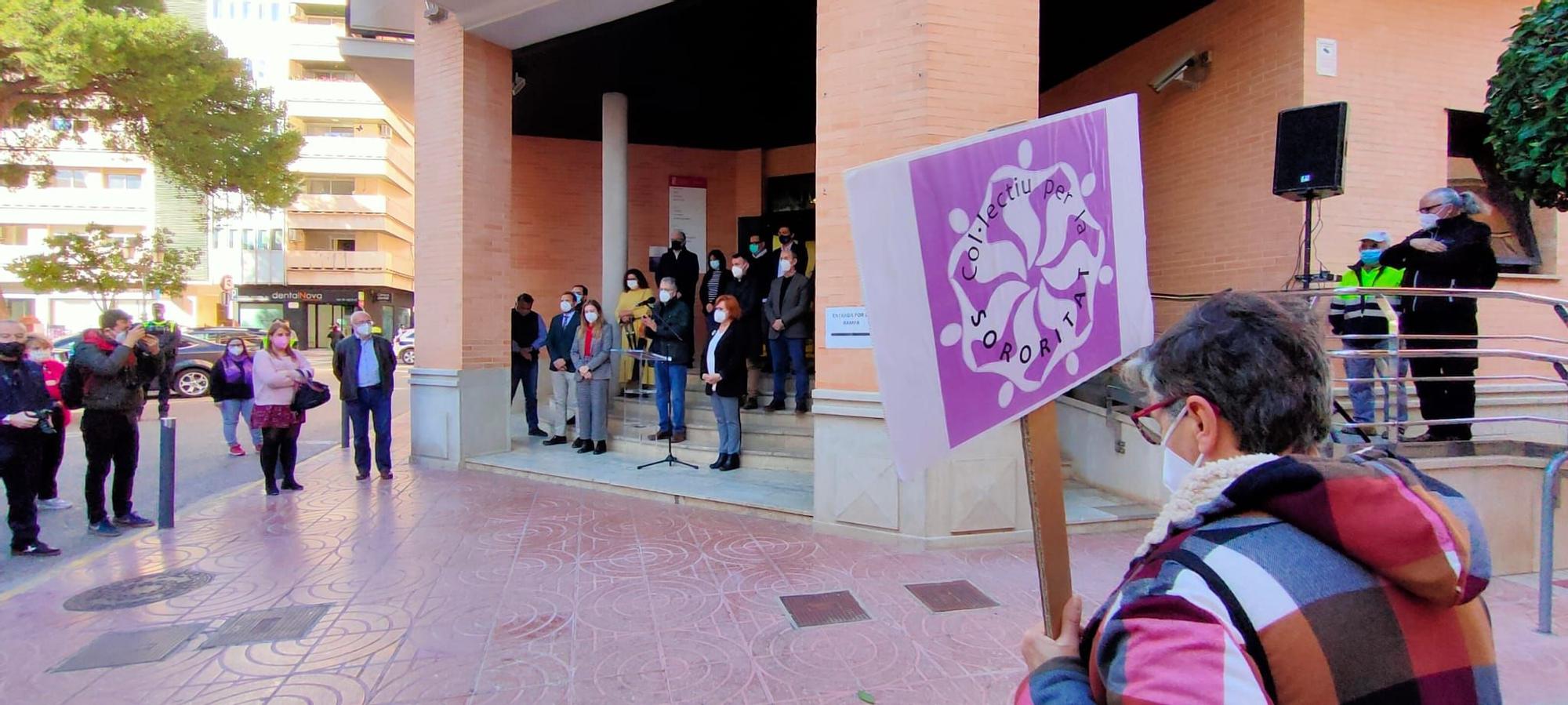 Minuto de silencio en el Ayuntamiento de Albal por el asesinato de Florina