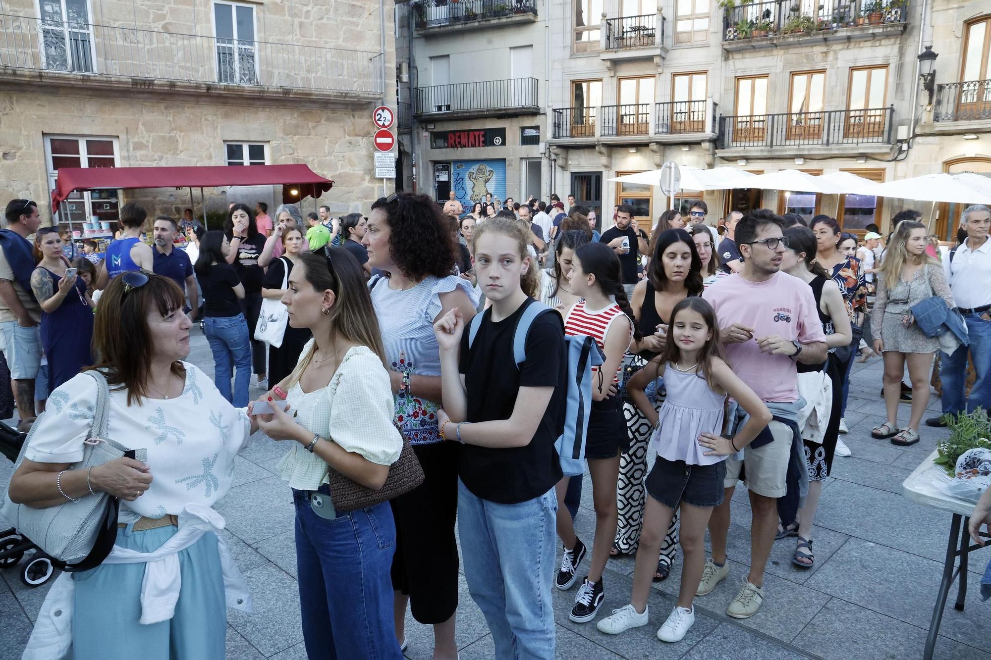 Ambientazo en las playas y plazas llenas para celebrar la noche meiga