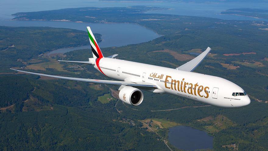 Un avión de Emirates en pleno vuelo // Agencias