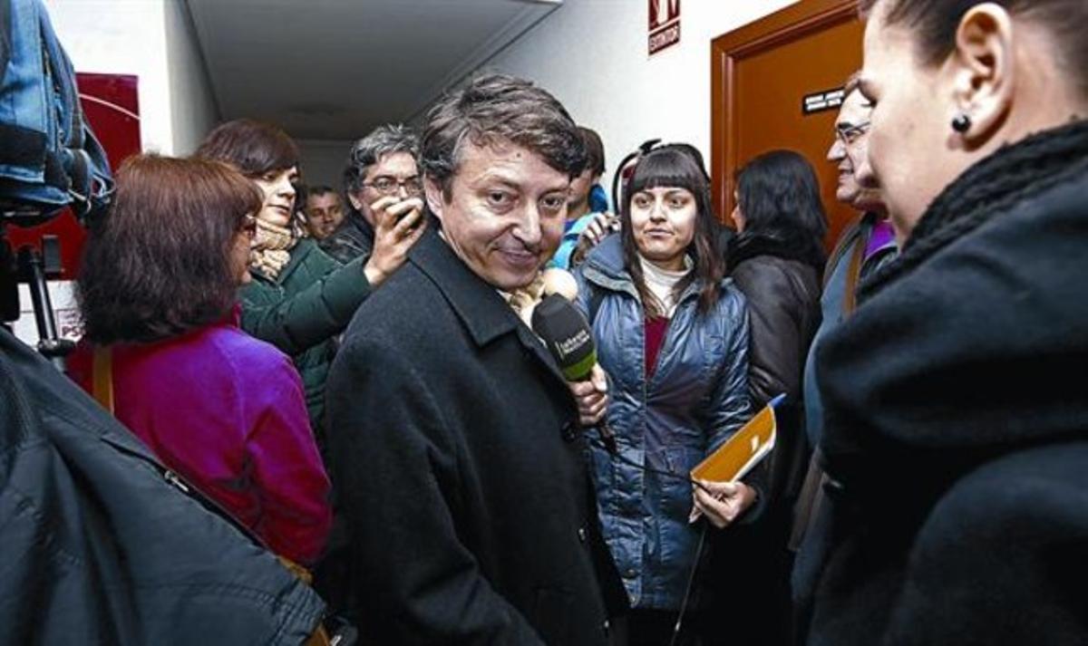 El nou alcalde de Ponferrada, Samuel Folgueral, ahir, a l’arribar al congrés del PSOE del Bierzo. El nou alcalde de Ponferrada, Samuel Folgueral, ahir, a l’arribar al congrés del PSOE del Bierzo.