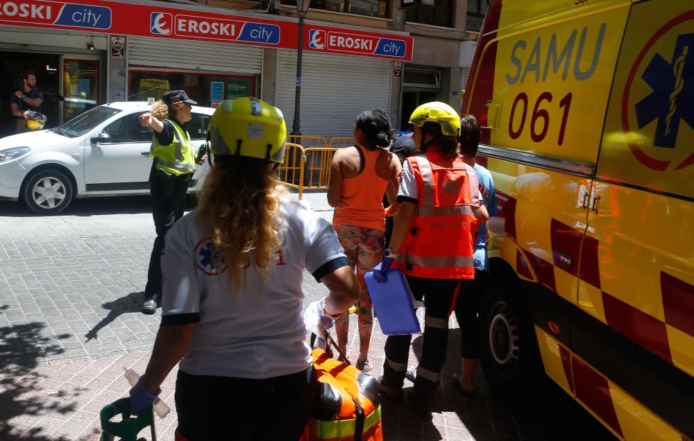 Siete heridos al derrumbarse el techo de un supermercado en la calle Bonaire