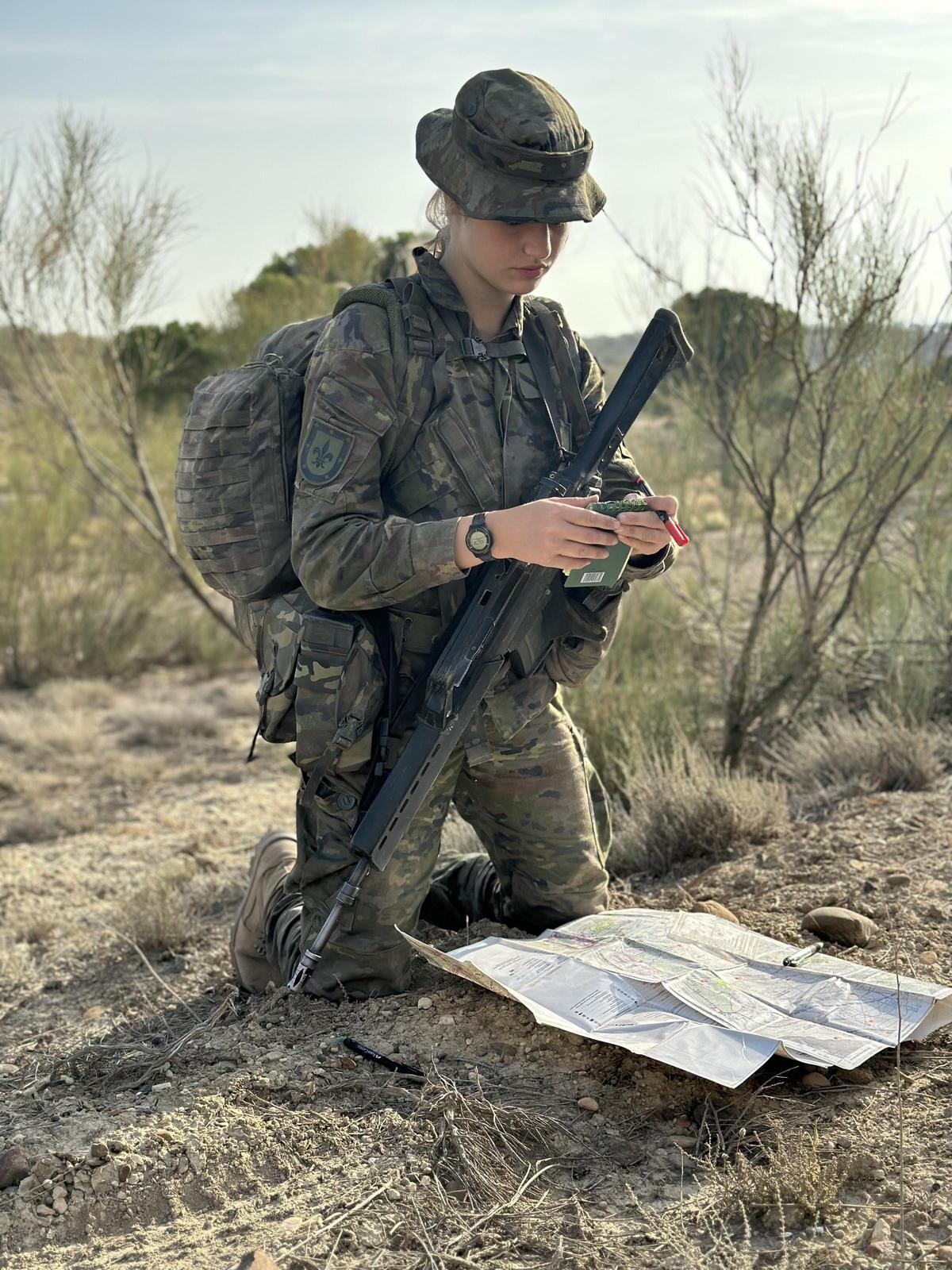 La princesa Leonor, de maniobras militares