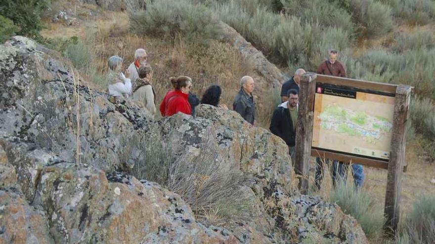 Un grupo de personas en el Alto de Santo Toribio de Sanabria.