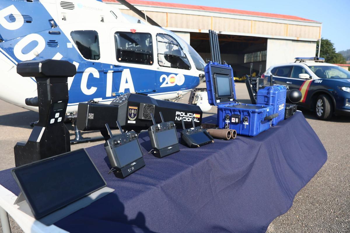 EN IMÁGENES: Los medios aéreos con los que la Policía Nacional vigila Asturias desde el cielo en verano EN IMÁGENES: Los medios aéreos con los que la Policía Nacional vigila Asturias desde el cielo en verano