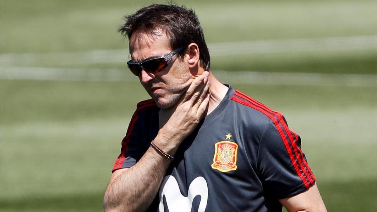 Lopetegui, en un entrenamiento de la selección española en Krasnodar.