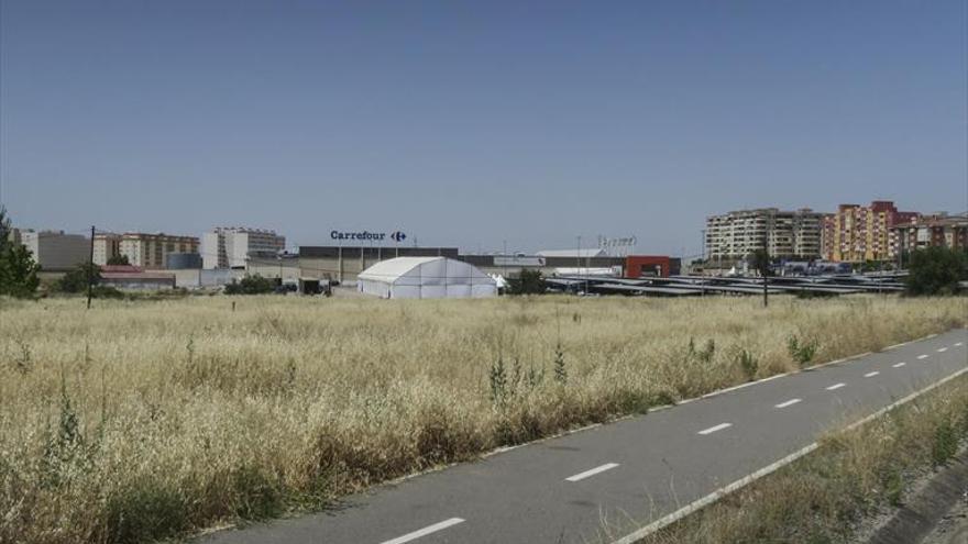 La nueva zona comercial de Cáceres necesita contar con Carrefour y encajar una vía pecuaria