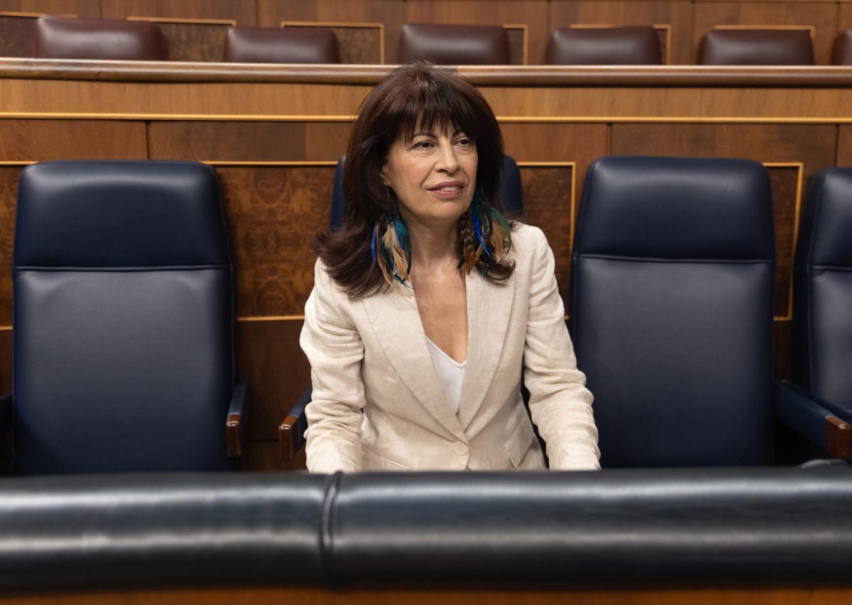La ministra de Igualdad, Ana Redondo, durante una sesión plenaria, en el Congreso de los Diputados, a 27 de junio de 2024, en Madrid (España)
