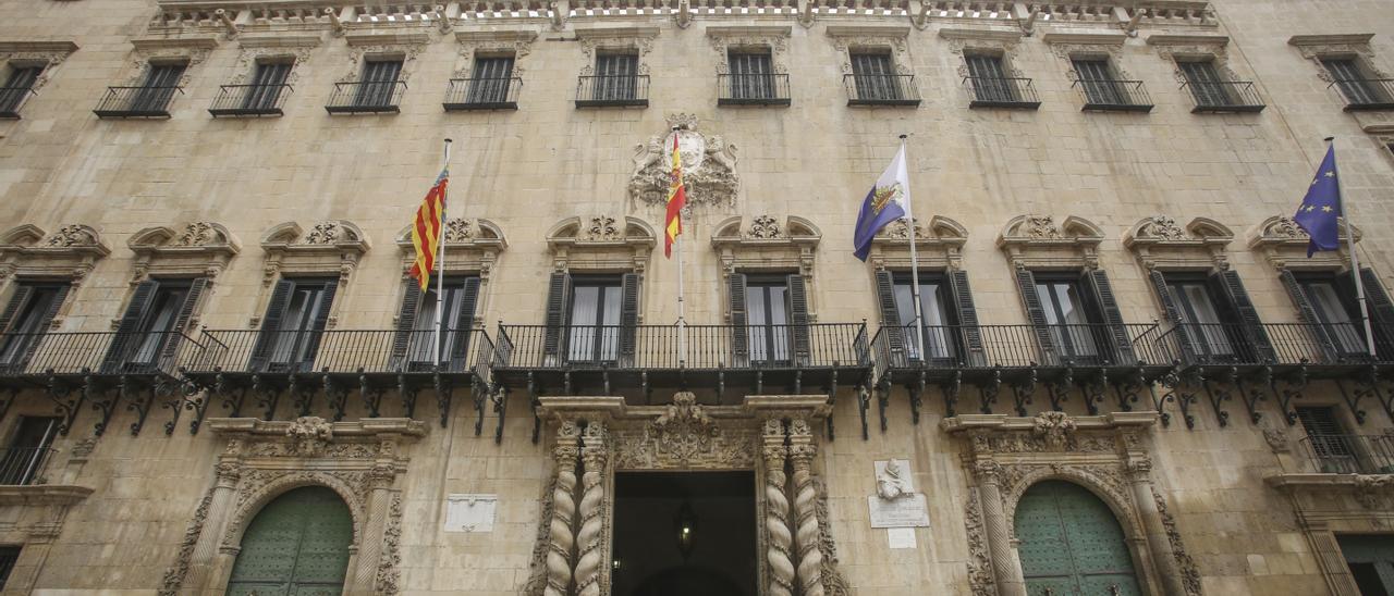 Fachada principal del Ayuntamiento de Alicante