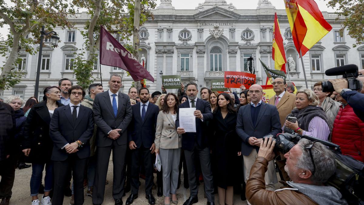 VOX se querella en el Supremo contra Sánchez, Puigdemont, Junts y el PSOE