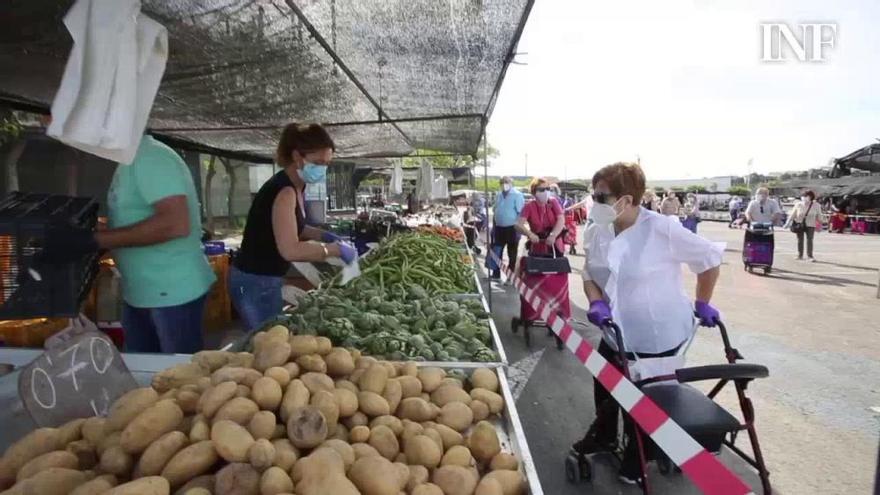 Control de acceso y de aforo en la reapertura de los cuatro mercadillos de Alicante.