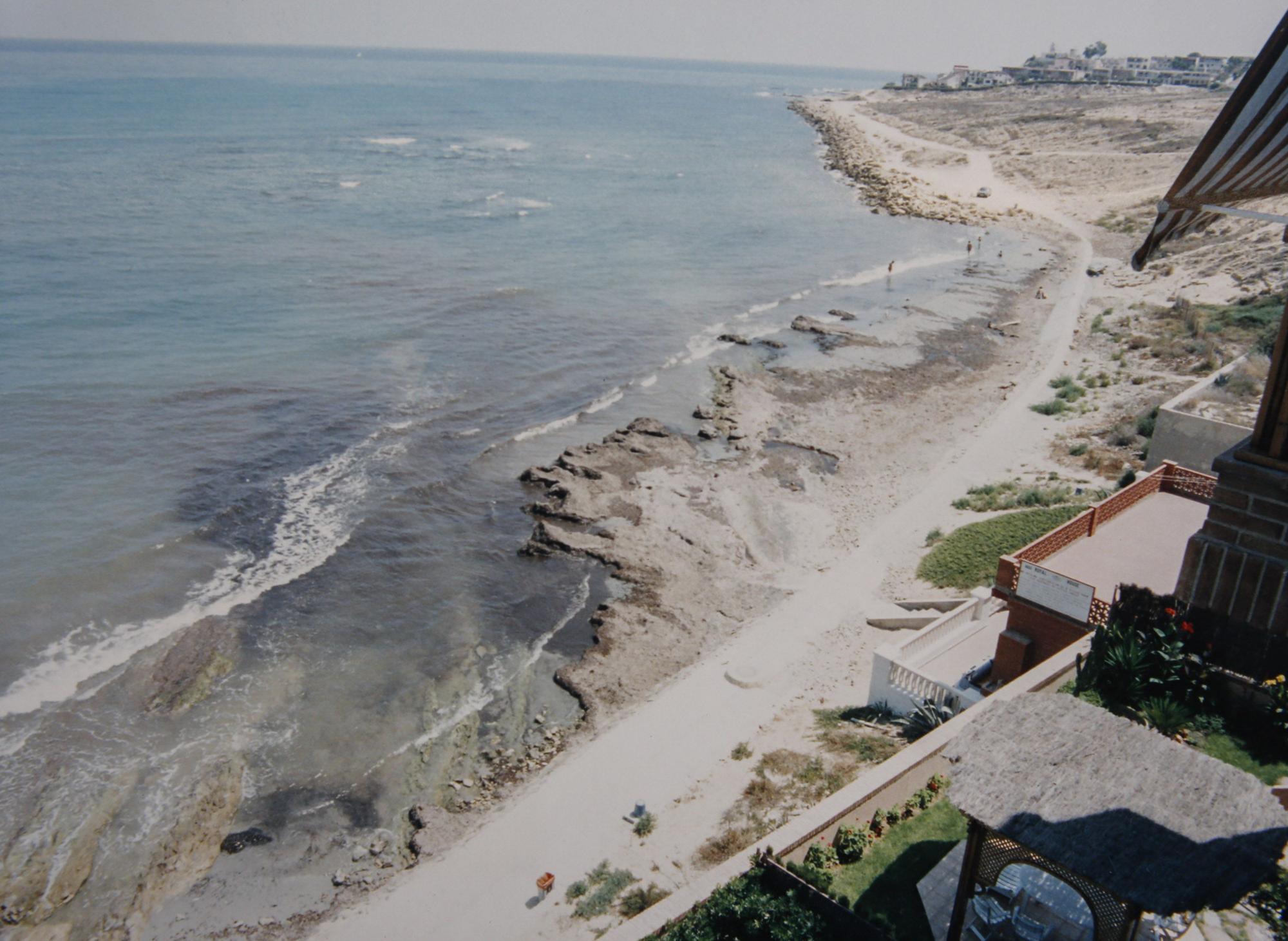 Así era la playa de San Juan antes y después de la regeneración de arena del año 1991