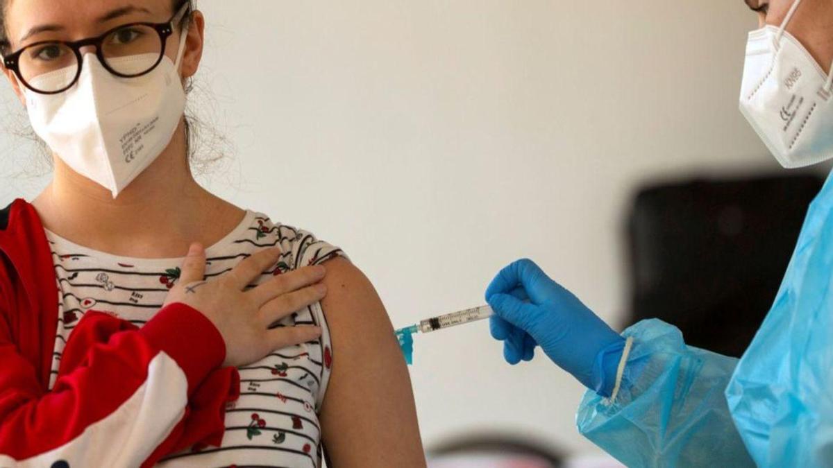 Die überwiegende Mehrheit der Menschen auf Mallorca vertraut auf die Impfung. Die Hälfte derer, die sie ablehnen, sind Ausländer.  | FOTO: DM