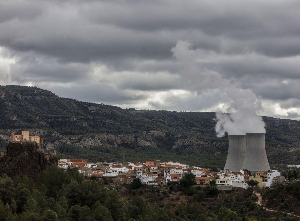 El debat de la pròrroga nuclear s’encalla a l’enrocar-se el Govern i les elèctriques El debat de la pròrroga nuclear s’encalla a l’enrocar-se el Govern i les elèctriques