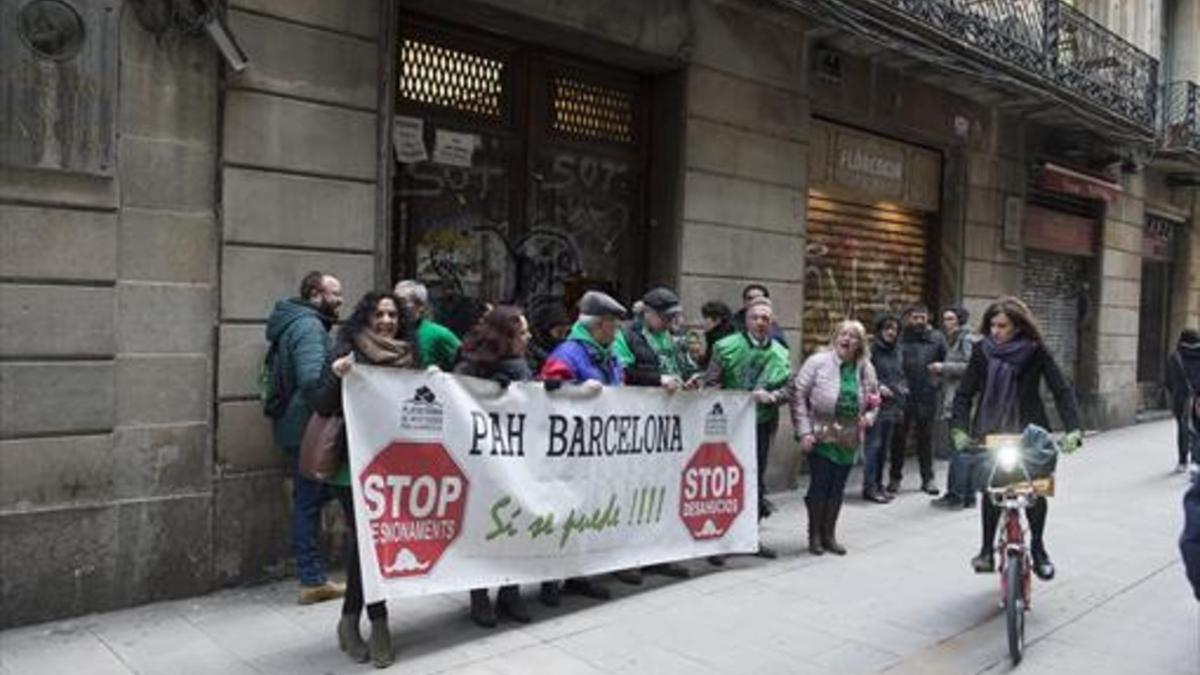 Concentración contra un desahucio en Barcelona.