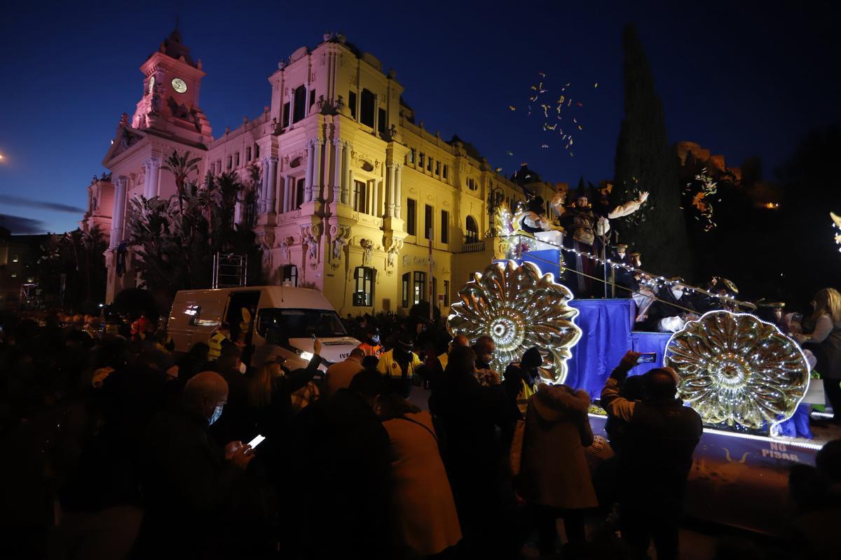 Archivo - Imagen de archivo de la Cabalgata de Reyes Magos de 2022 en Málaga capital.