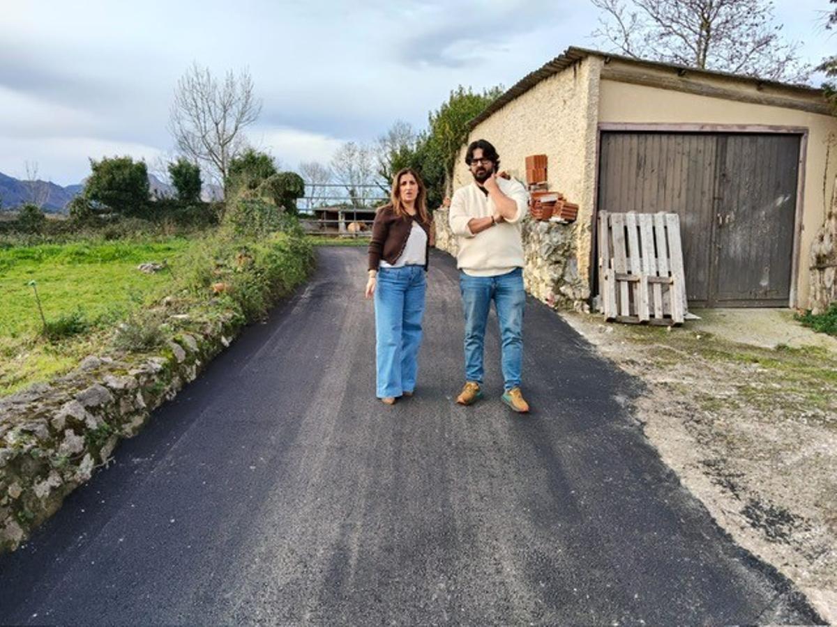 Llanes concluye los trabajos de pavimentación del camino del Corral d´Encima, en San Roque del Acebal