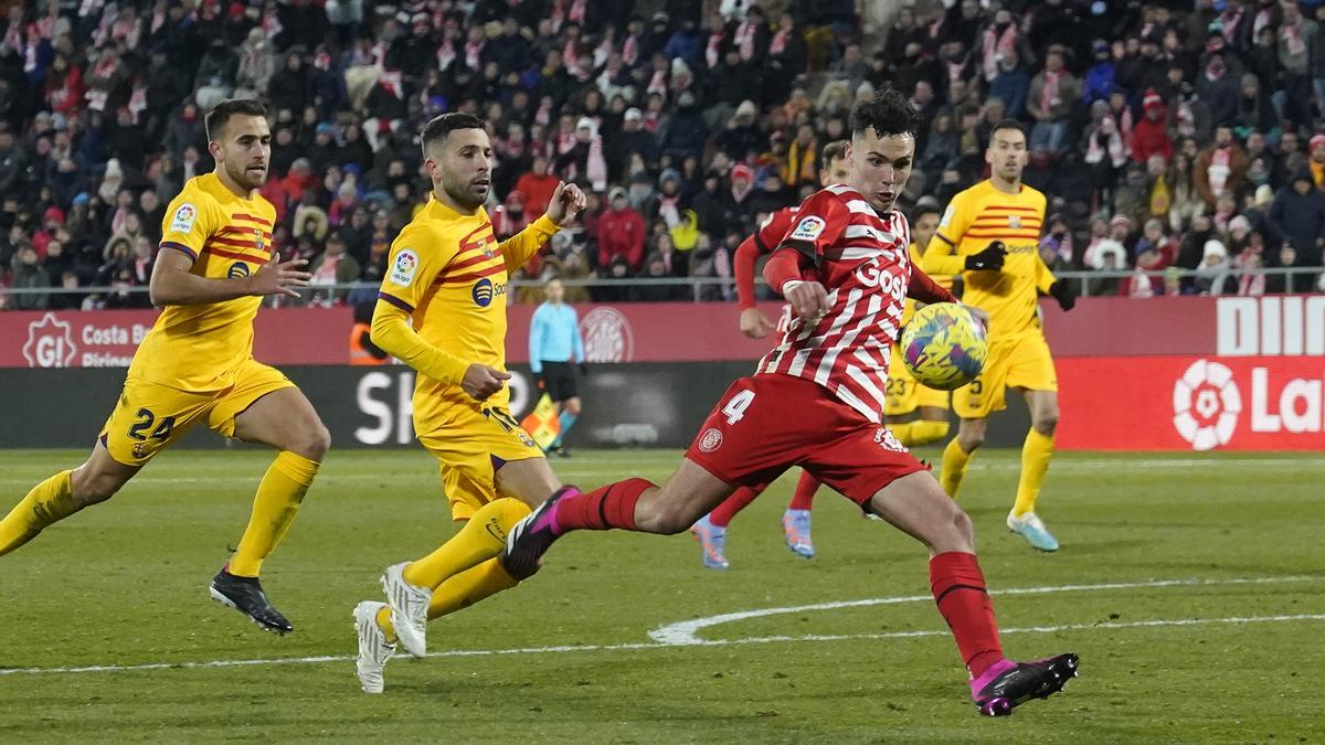 Arnau remata a porteria contra el Barça