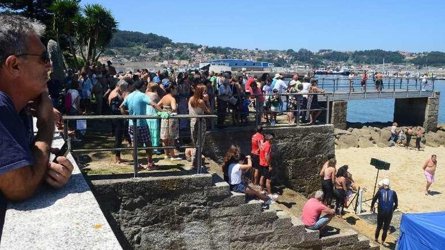 Numeroso público esperaba a los participantes en Pescadoira. // G.N.