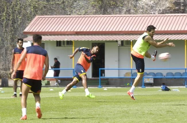 ENTRENAMIENTO DE LA UD LAS PALMAS Y ENTREVISTGA ...