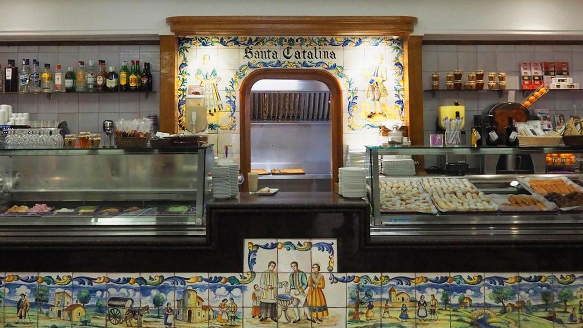 El mostrador de la histórica horchatería de Santa Catalina, en València