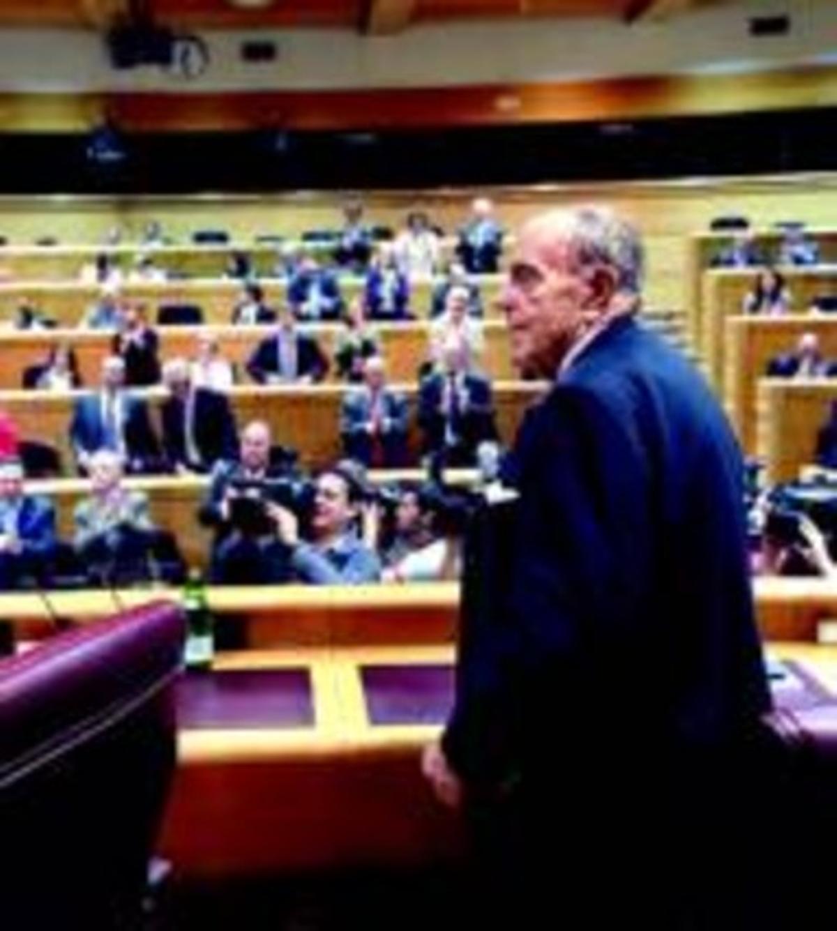Manuel Fraga, a l’hemicicle del Senat. Manuel Fraga, a l’hemicicle del Senat.
