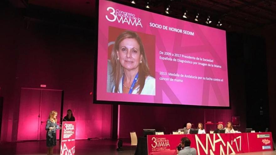 La consejera de Salud y radióloga Marina Álvarez, socia de honor de la Sedim