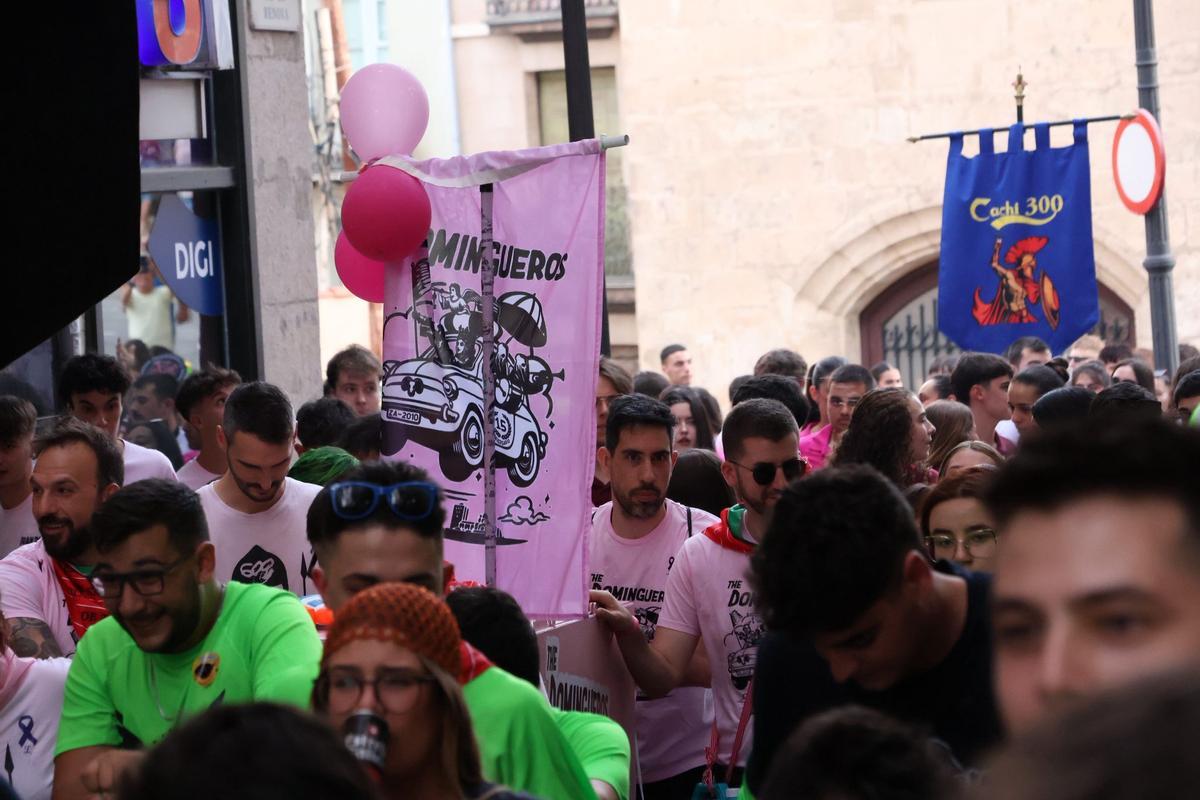 Las peñas calienta motores para la hoguera de San Juan