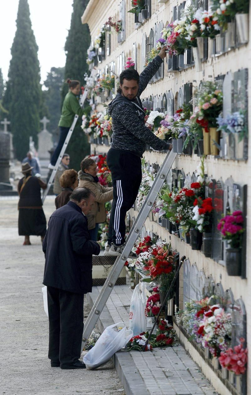 Día de Todos los Santos en el Cementerio de Zaragoza