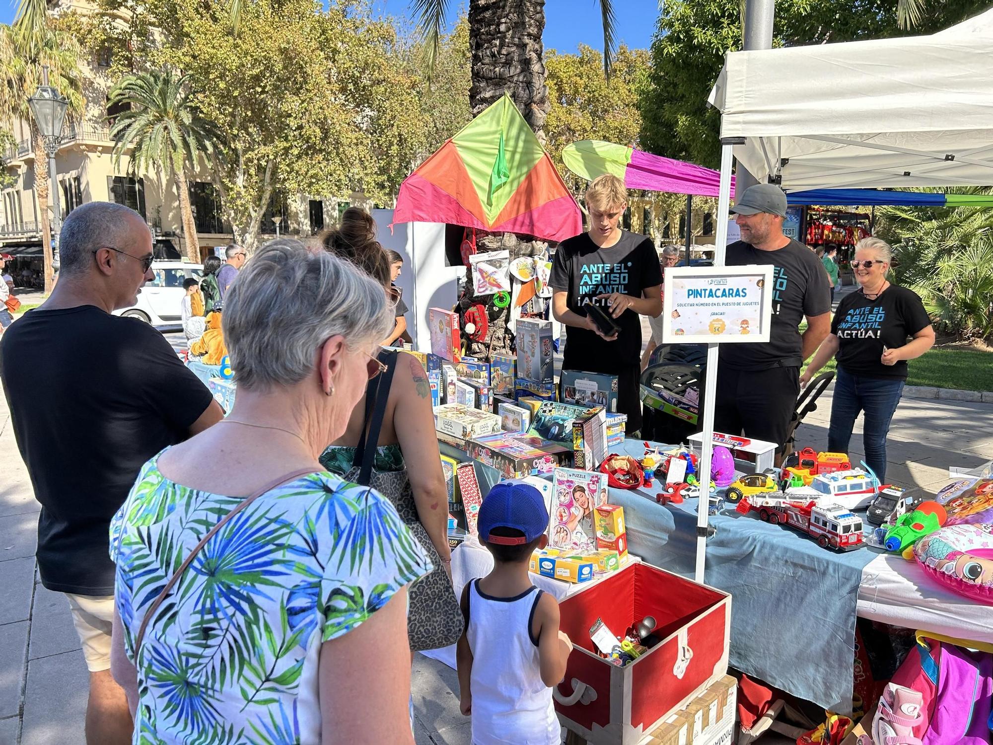 FOTOS | Mercadillo solidario de la Fundación RANA en Palma