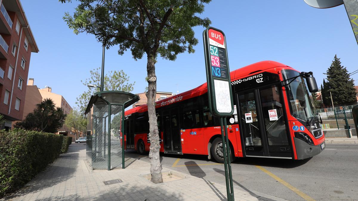 Parada de autobús del servicio nocturno de la línea N3.