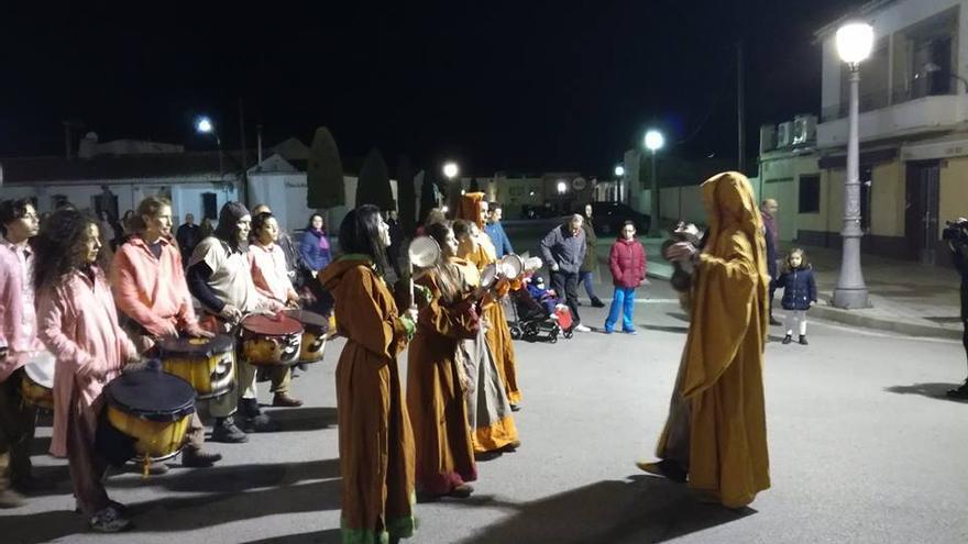 Pasacalles de la recreación histórica del Privilegio de Sancho IV en Casar de Cáceres.