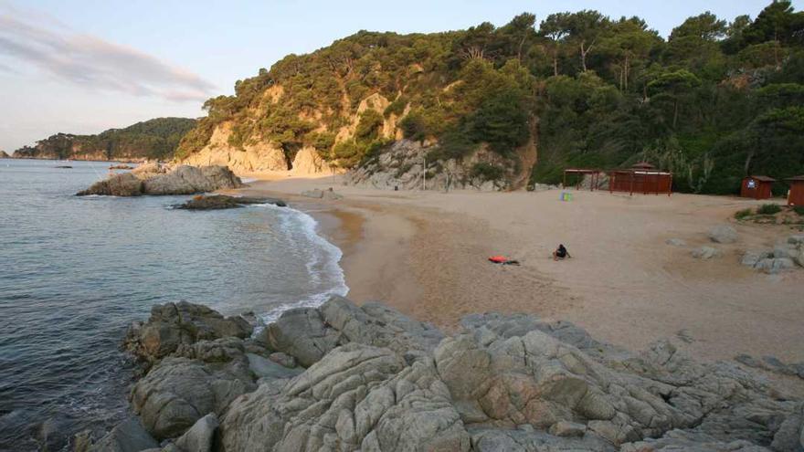 La platja de sa Boadella, a Lloret de Mar.