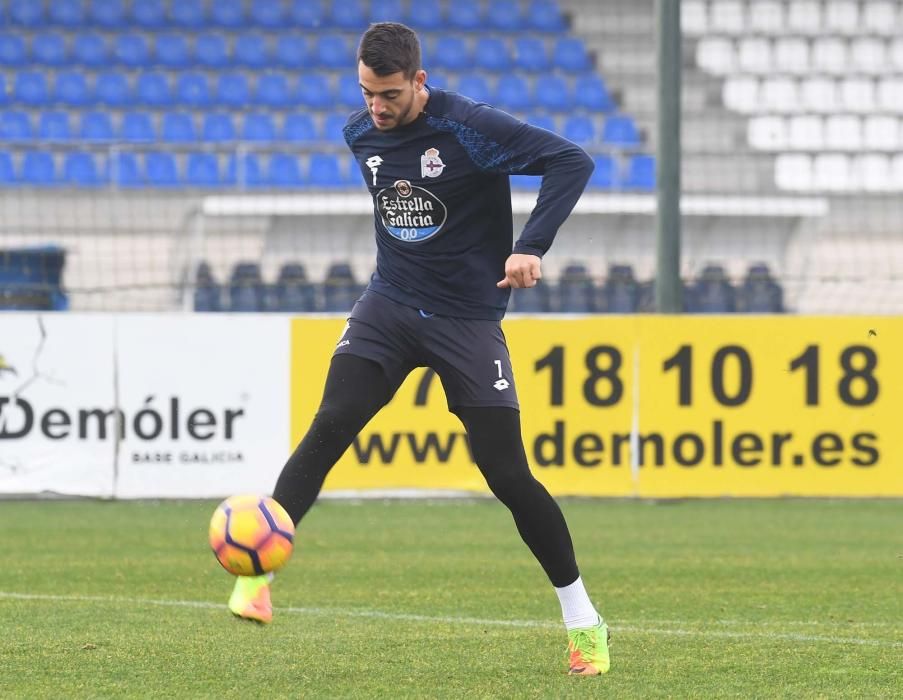 El equipo ensaya la salida de balón, centros, remates y despejes, y transiciones defensa-ataque y ataque-defensa.