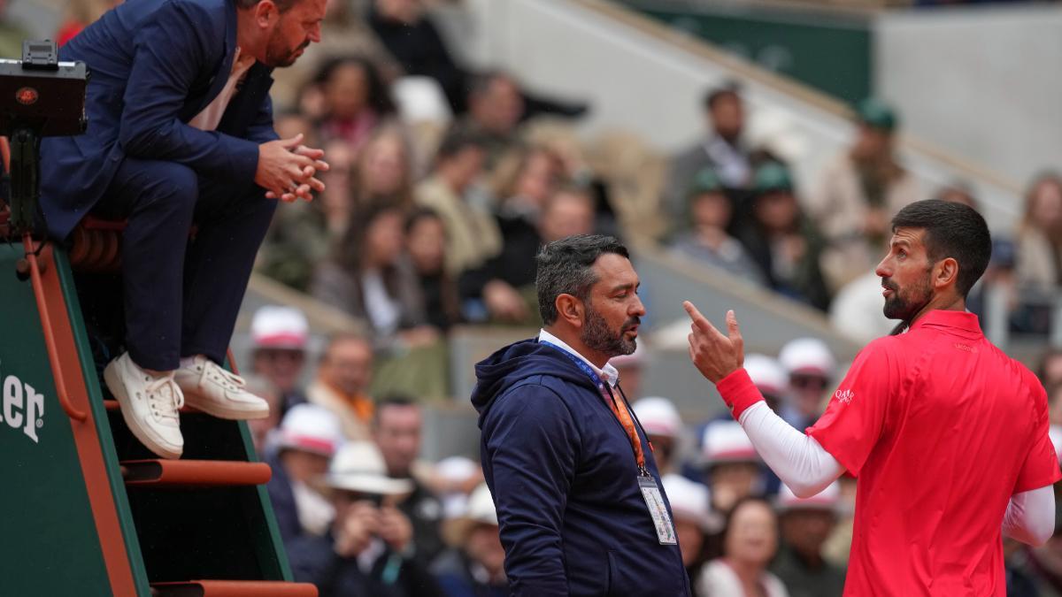 Djokovic se queja por el viento en su debut en RG