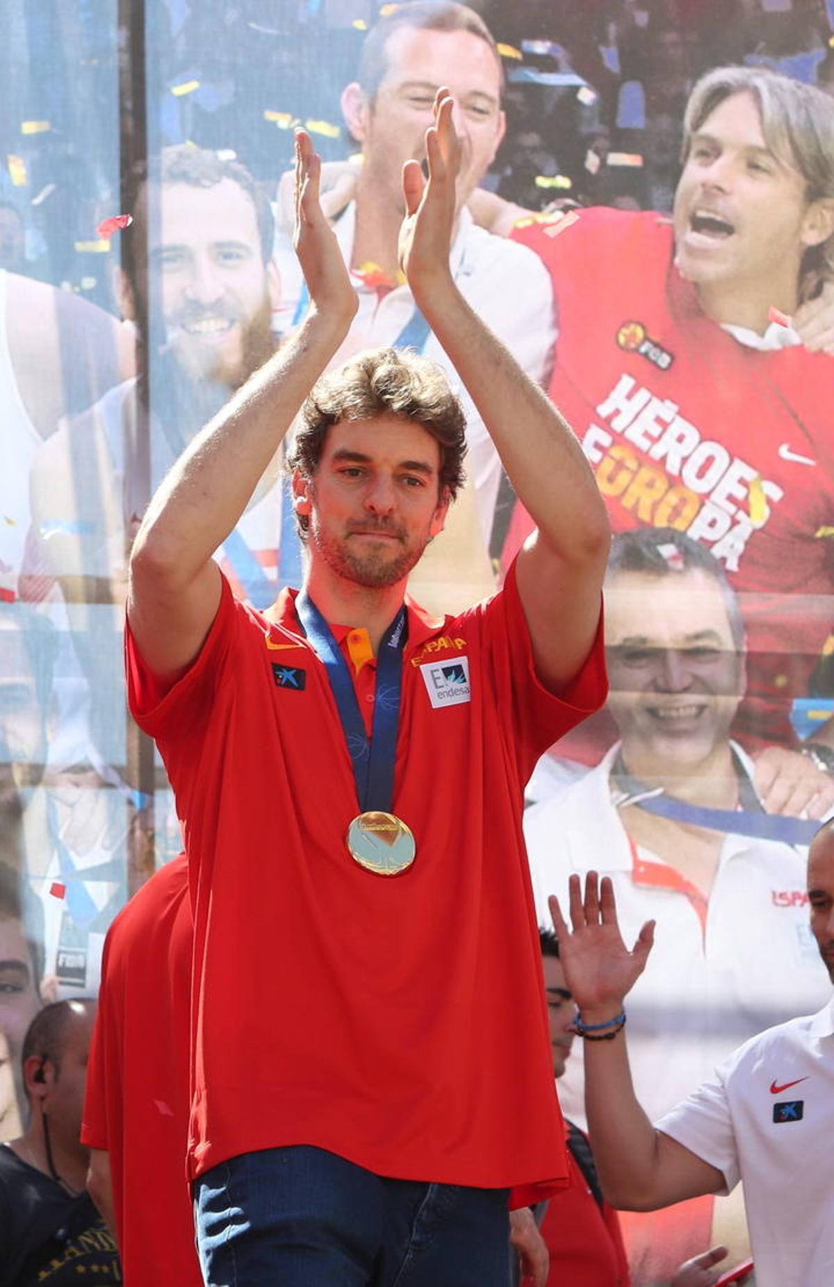 LA SELECCI?N FESTEJA EL T?TULO DEL EUROBASKET EN MADRID LA SELECCI?N FESTEJA EL T?TULO DEL EUROBASKET EN MADRID