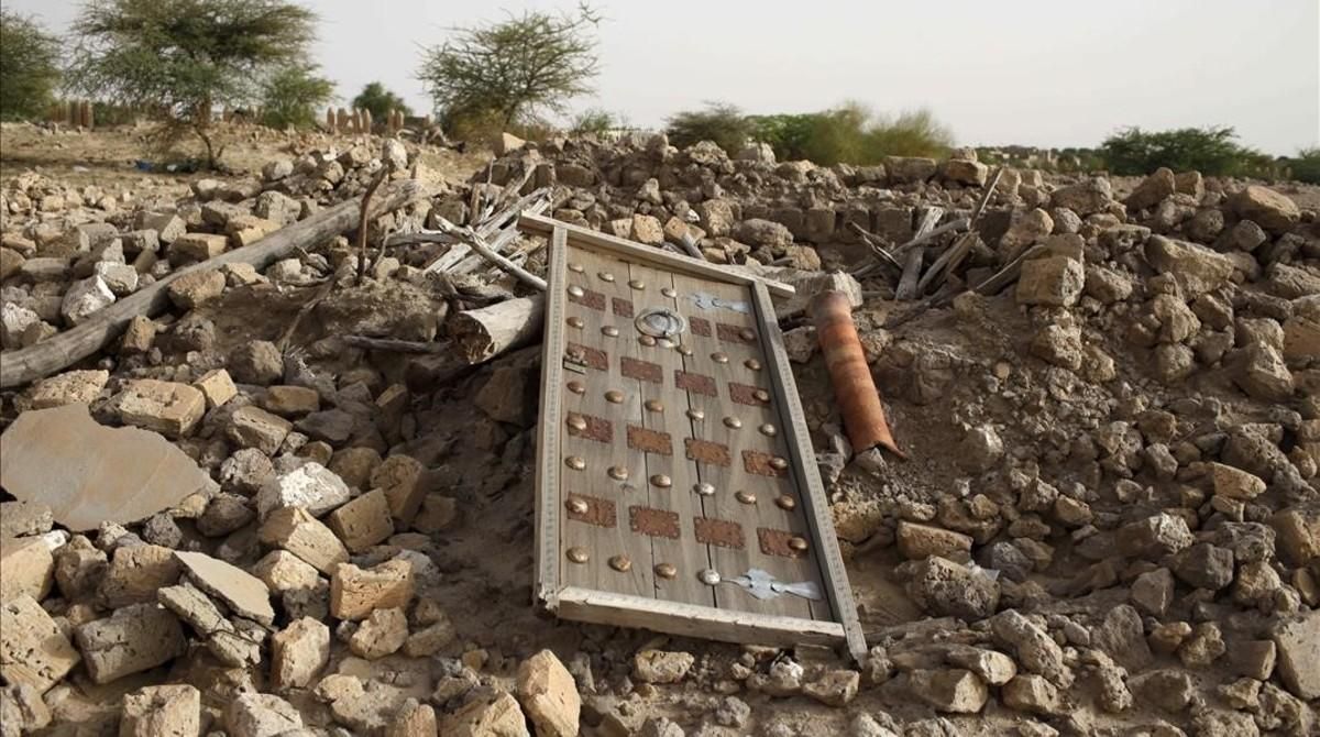 mmgallardo35263863 the rubble left from an ancient mausoleum destroyed by islam160822171551