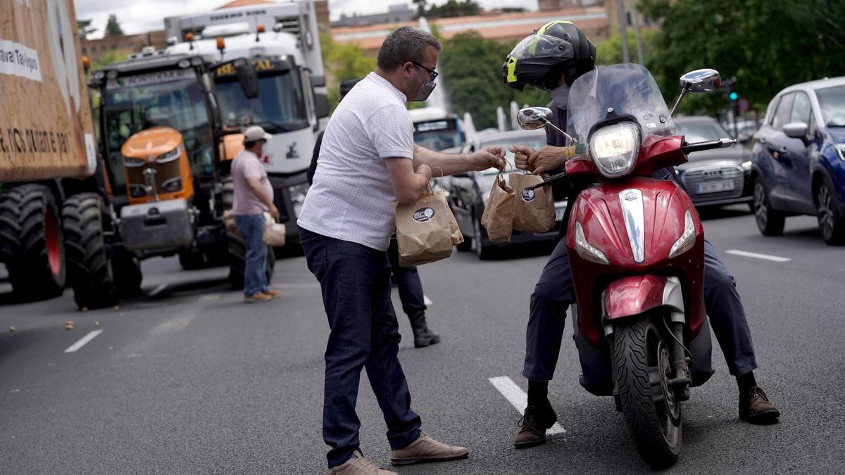 La Policía Nacional autoriza la caravana por el trasvase Tajo-Segura sin camiones tras dos horas de bloqueo