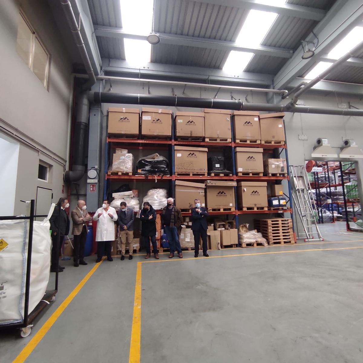 Un momento del encuentro público-privado mantenido esta mañana en la empresa de Villena.