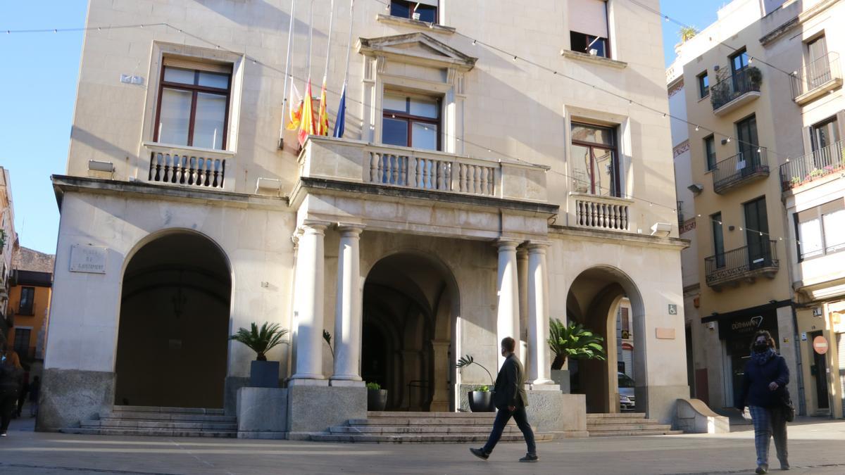 La façana de l'Ajuntament de Figueres en una imatge d'arxiu.