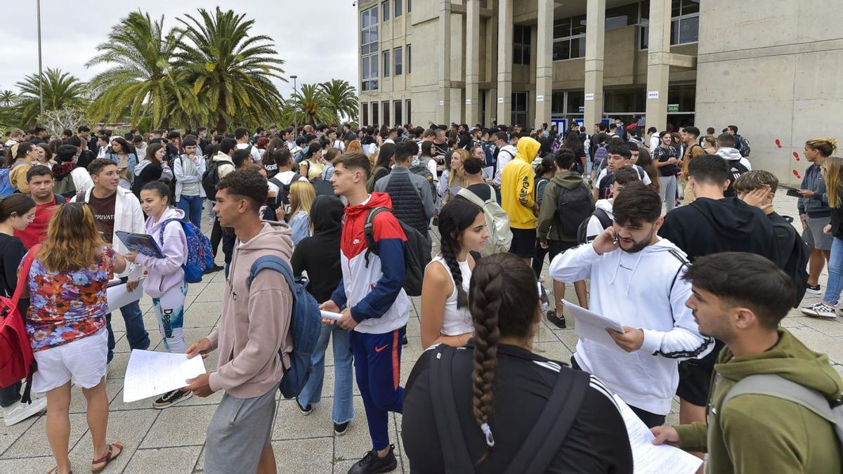 Estudiantes en la EBAU de junio, en el Campus de Tafira.