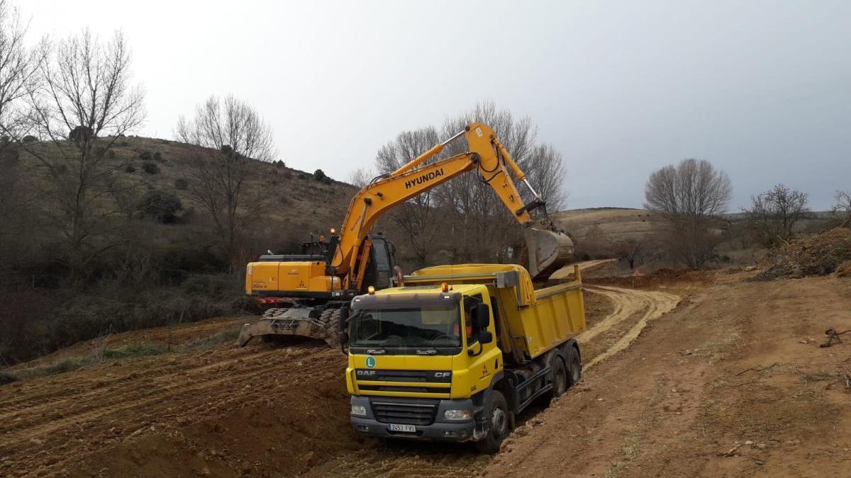 Las máquinas de la Diputación de Zaragoza acondicionan más de 2.800 kilómetros de caminos