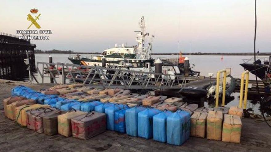 Intervenidas 11 toneladas hachís en costas de Andalucía en los últimos 5 días