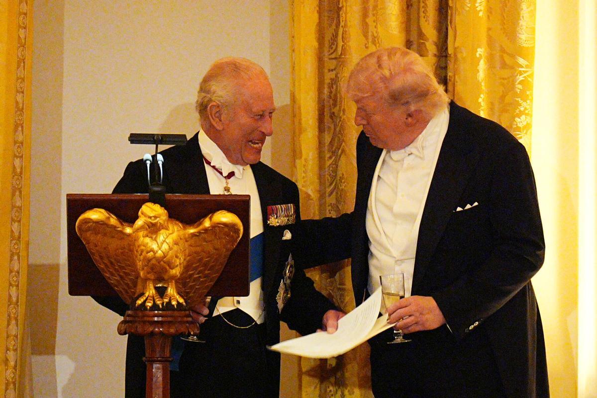 El rey Carlos de Inglaterra y Donald Trump, el martes durante la cena de gala en la Casa Blanca.