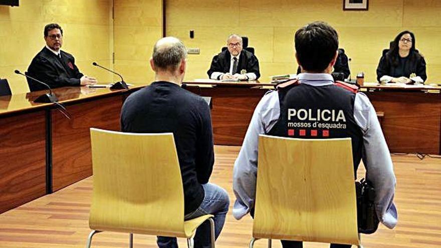 L&#039;acusat, durant el judici celebrat ahir a l&#039;Audiència de Girona.