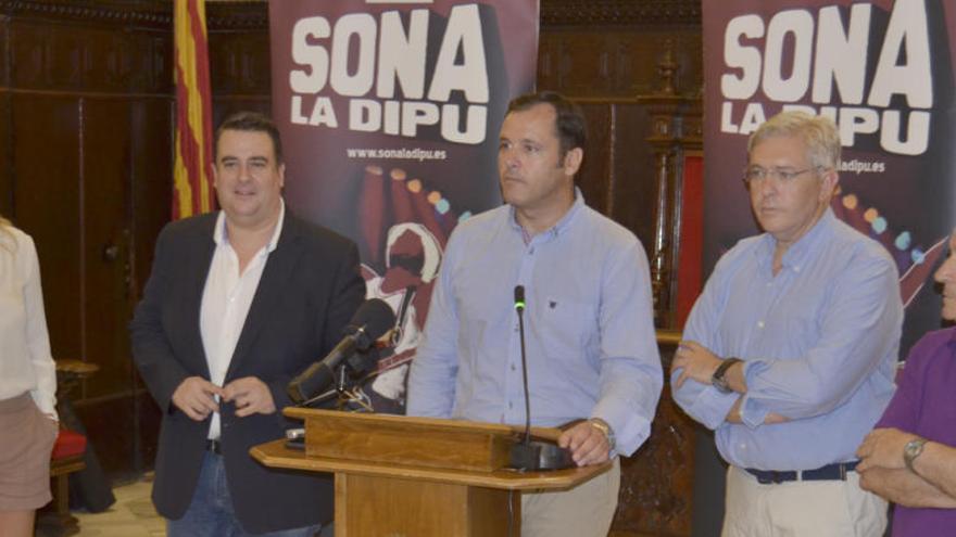 Bono, Bailach, Muniesa, Martí y Martínez, al presentarlo.