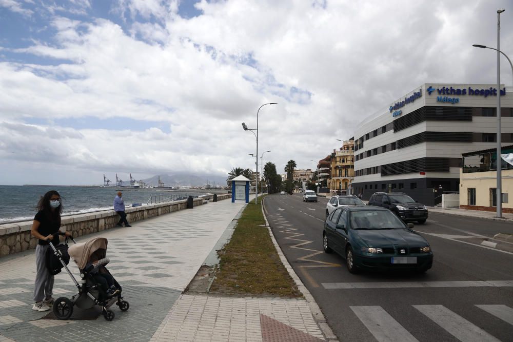 Este lunes ha tenido que reabrirse al tráfico rodado el paseo marítimo Pablo Ruiz Picasso, a pesar de que la pasada semana el Ayuntamiento de Málaga decretaba su cierre durante el tiempo que se mantuviese el estado de alarma.